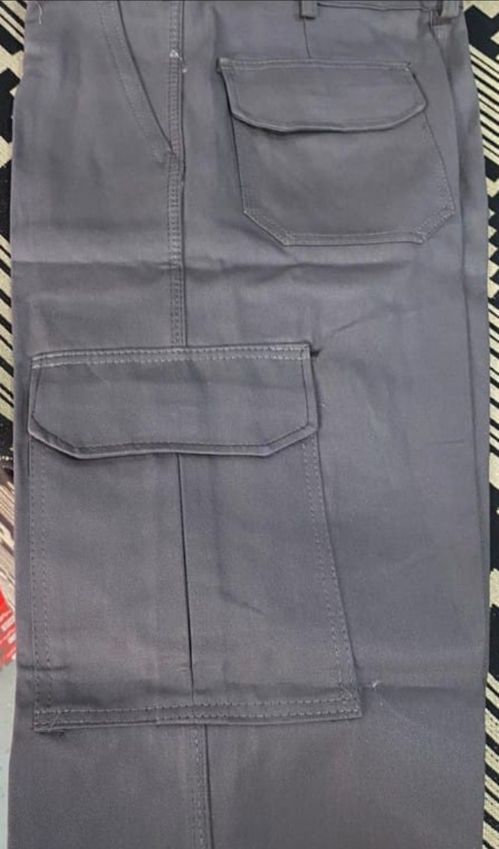 Pantalón Cargo Gris Triple Costura - Imagen 2
