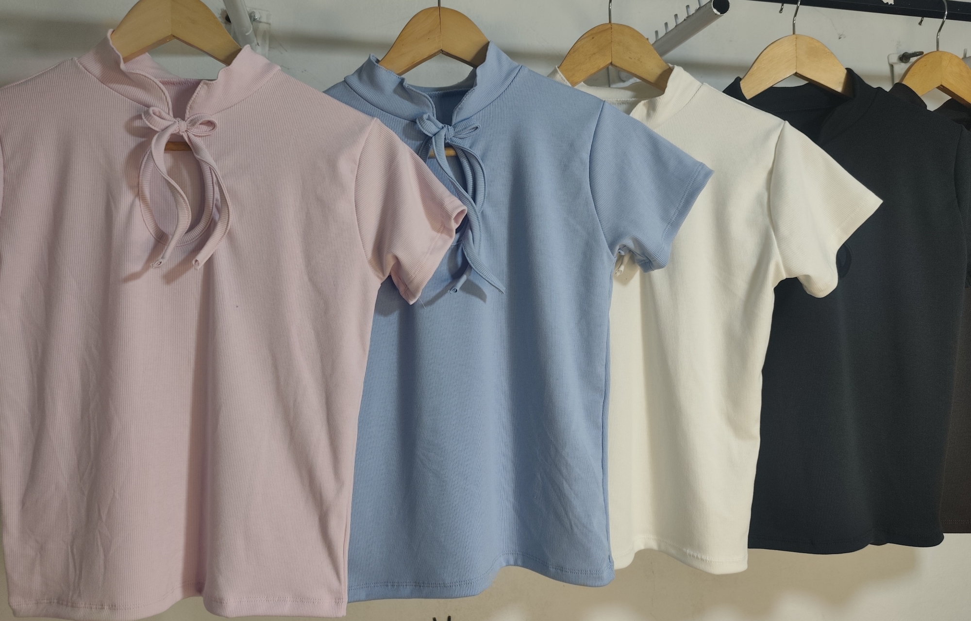 Remera con Cuello Chino - Imagen 2