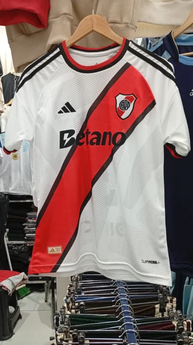 Camiseta River