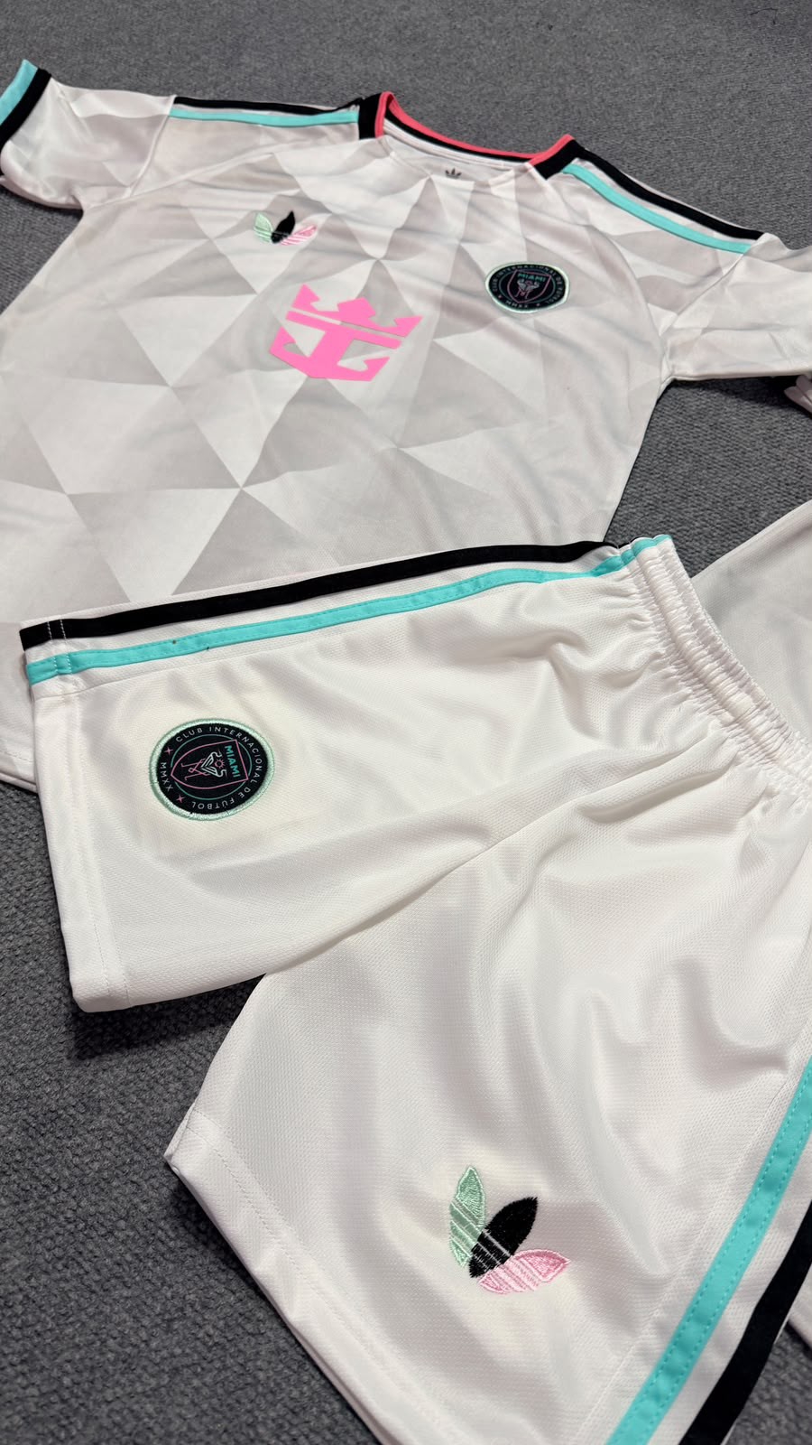 Conjunto Niños Inter Miami Nuevo Messi - Imagen 2
