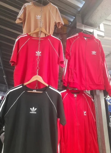 Remeras de Hombre y de Dama y Vestidos de Fiesta.
