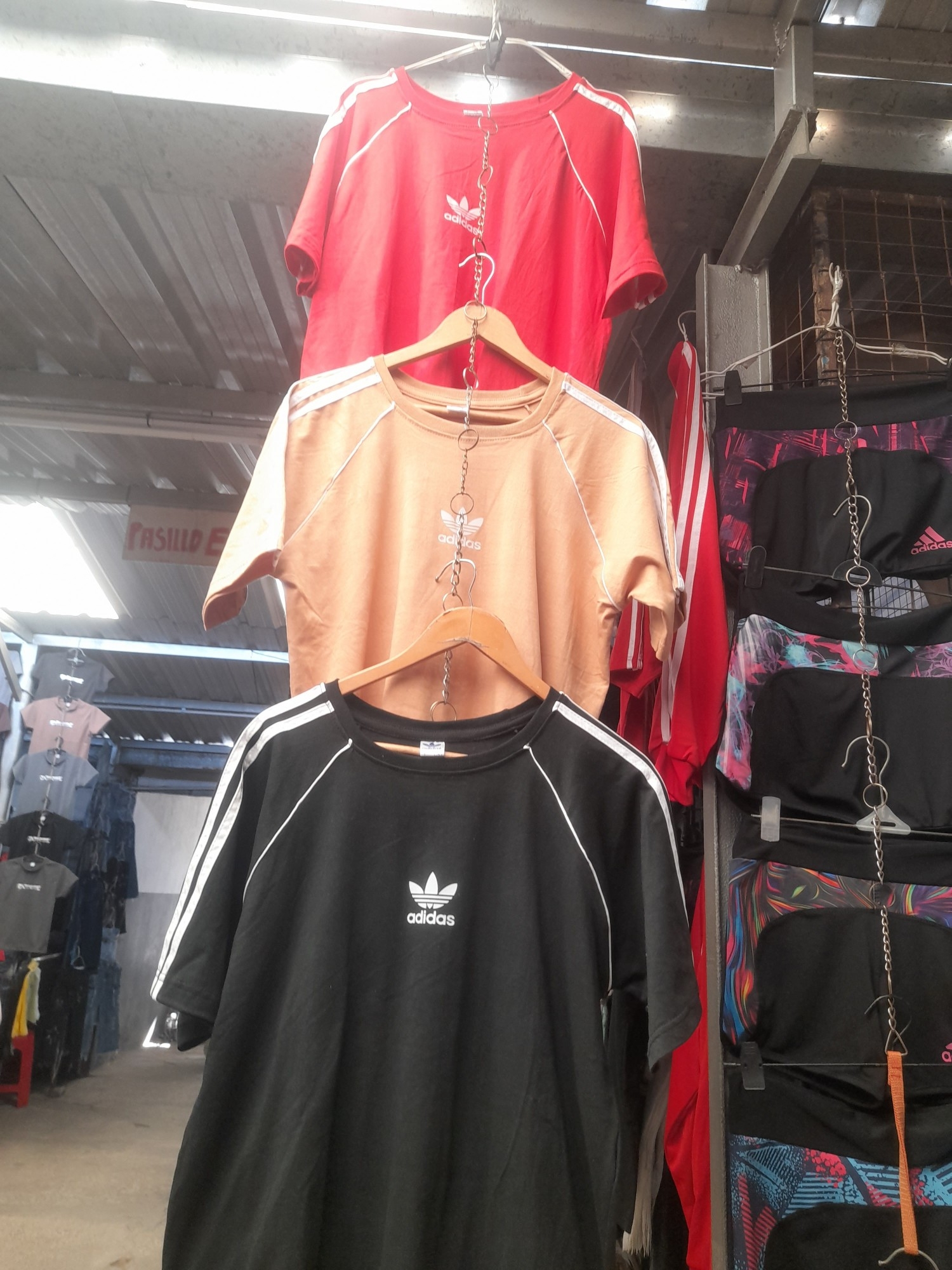 Remeras de Hombre y de Dama y Vestidos de Fiesta. - Imagen 2