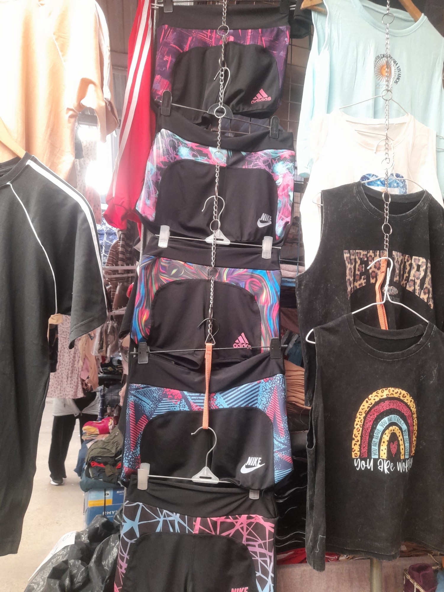 Remeras de Hombre y de Dama y Vestidos de Fiesta. - Imagen 3