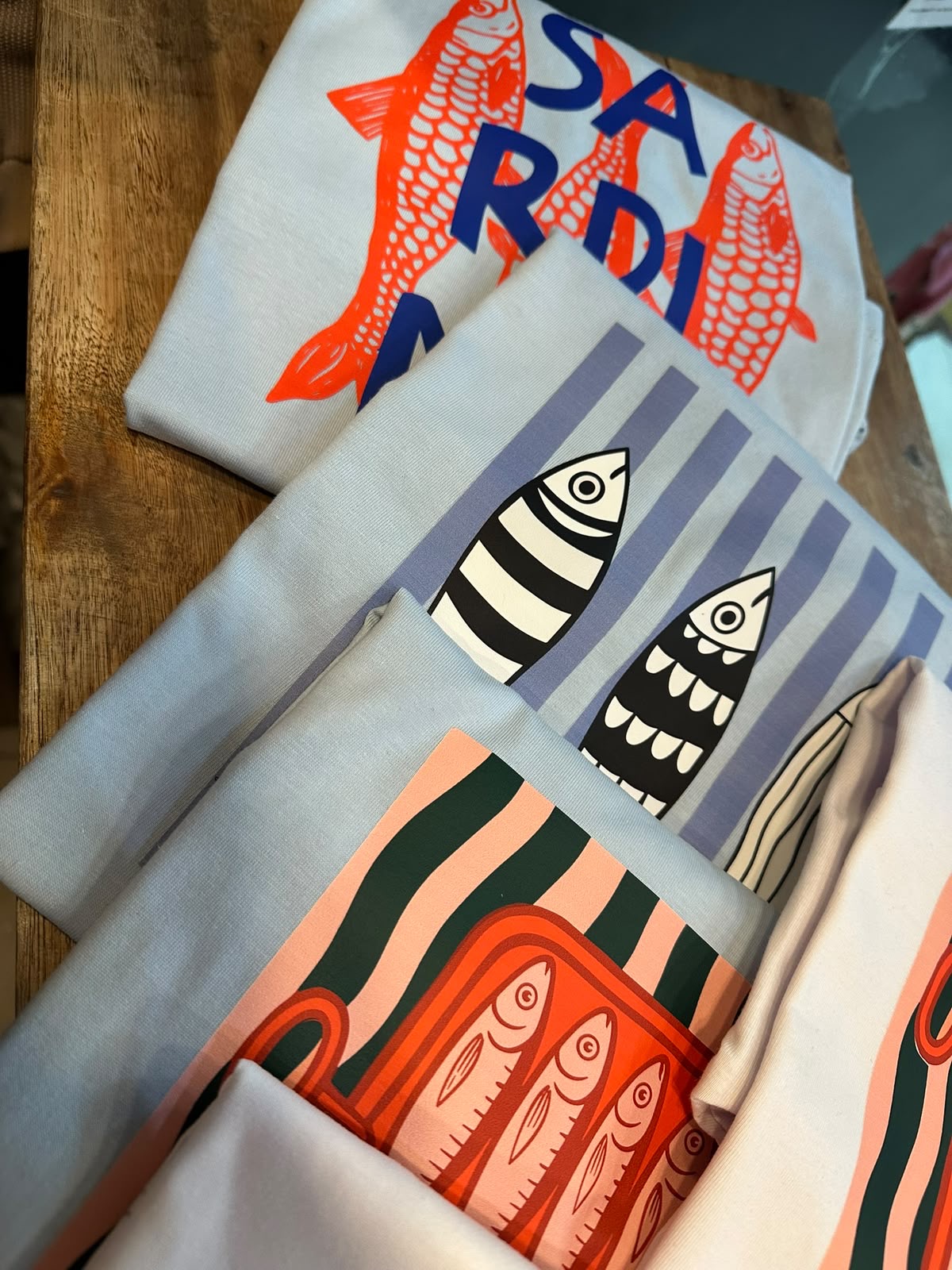 Remera Sardina - 5cb8176d-0187-43a3-b3a5-11fdb0a9a718.jpeg