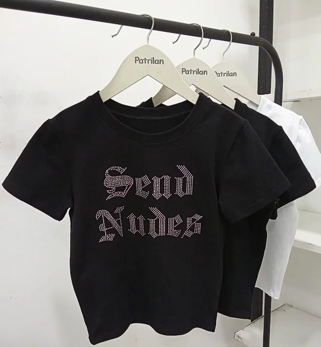 Remeras Cortas Negro y Blanca con Diferente Diceño