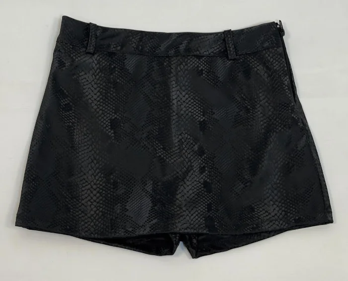 Pollera Short, Reptil.