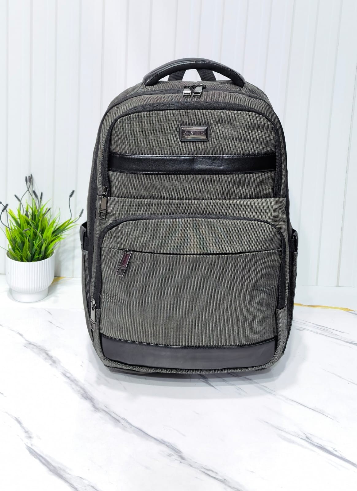 Mochilas  Reforzada de Hombre Impermeable
porta Lapto. Excelente Calidad. - Imagen 2
