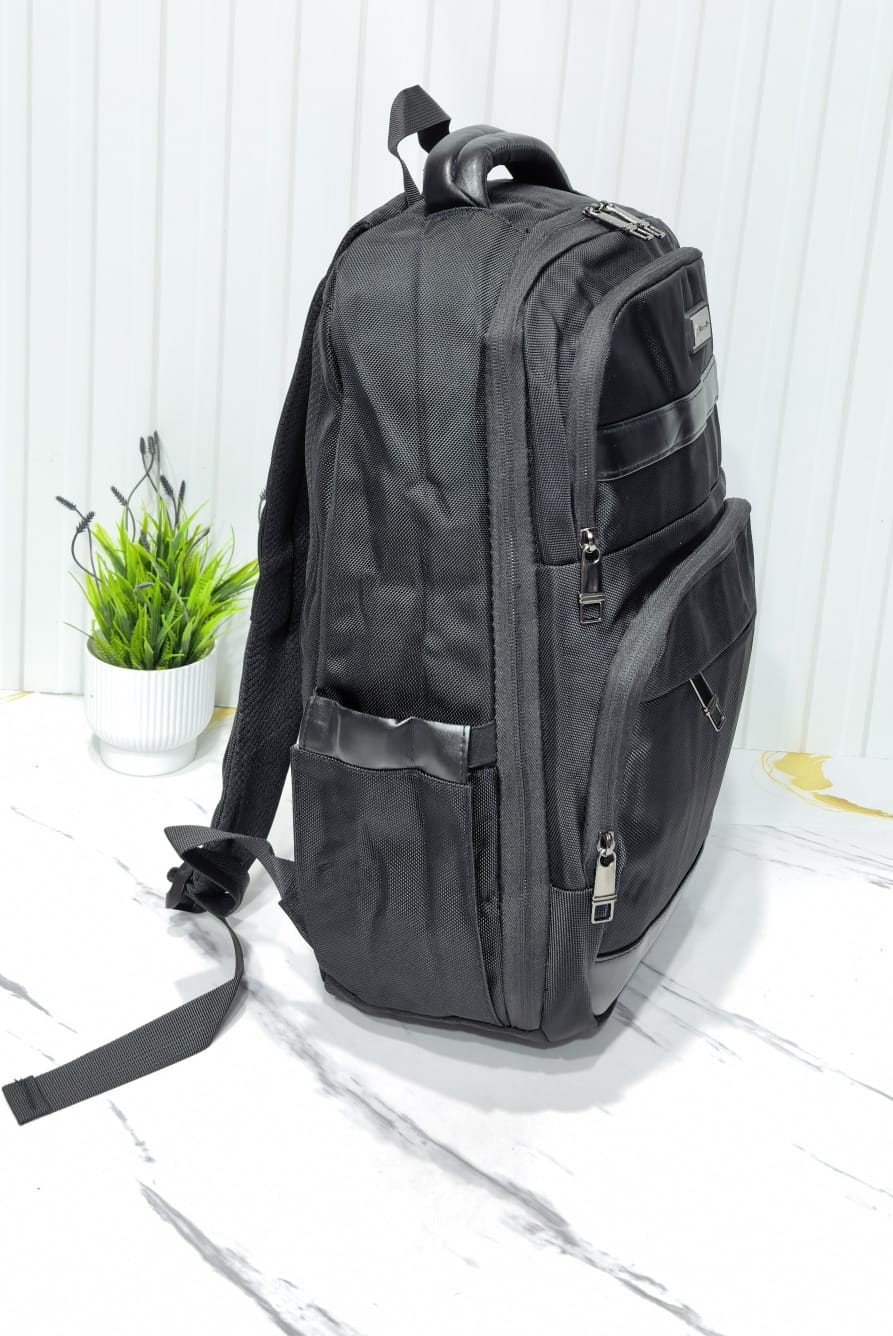 Mochilas  Reforzada de Hombre Impermeable
porta Lapto. Excelente Calidad. - Imagen 3