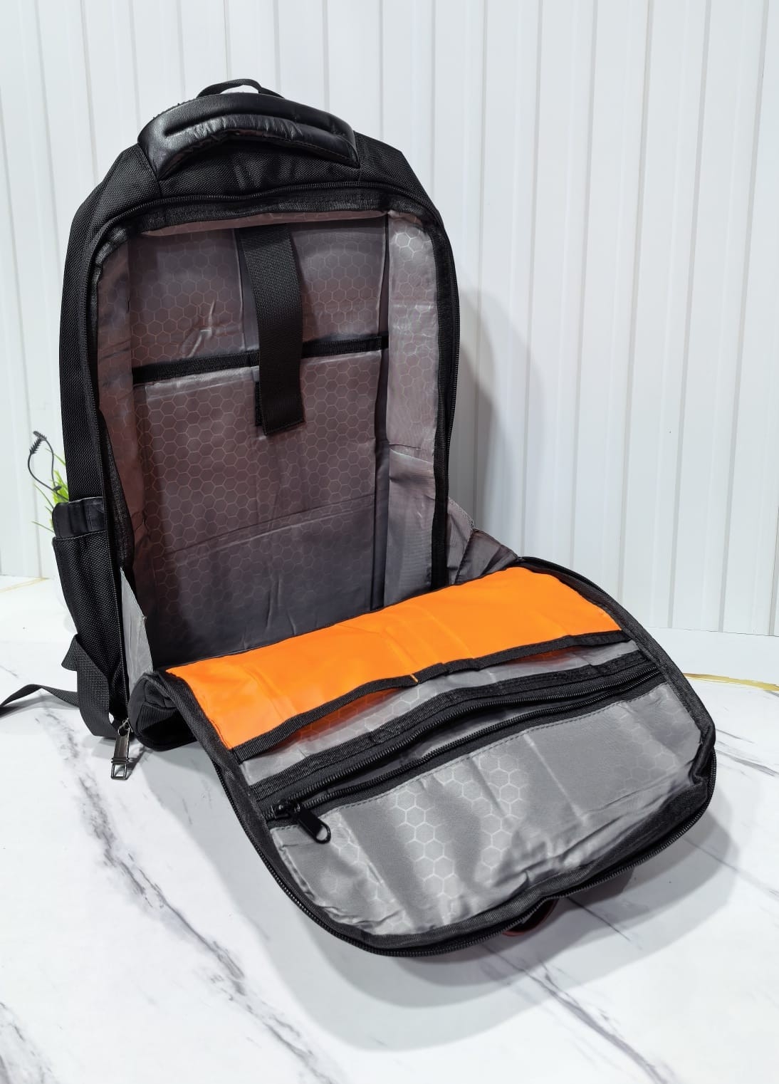Mochilas  Reforzada de Hombre Impermeable
porta Lapto. Excelente Calidad. - Imagen 4
