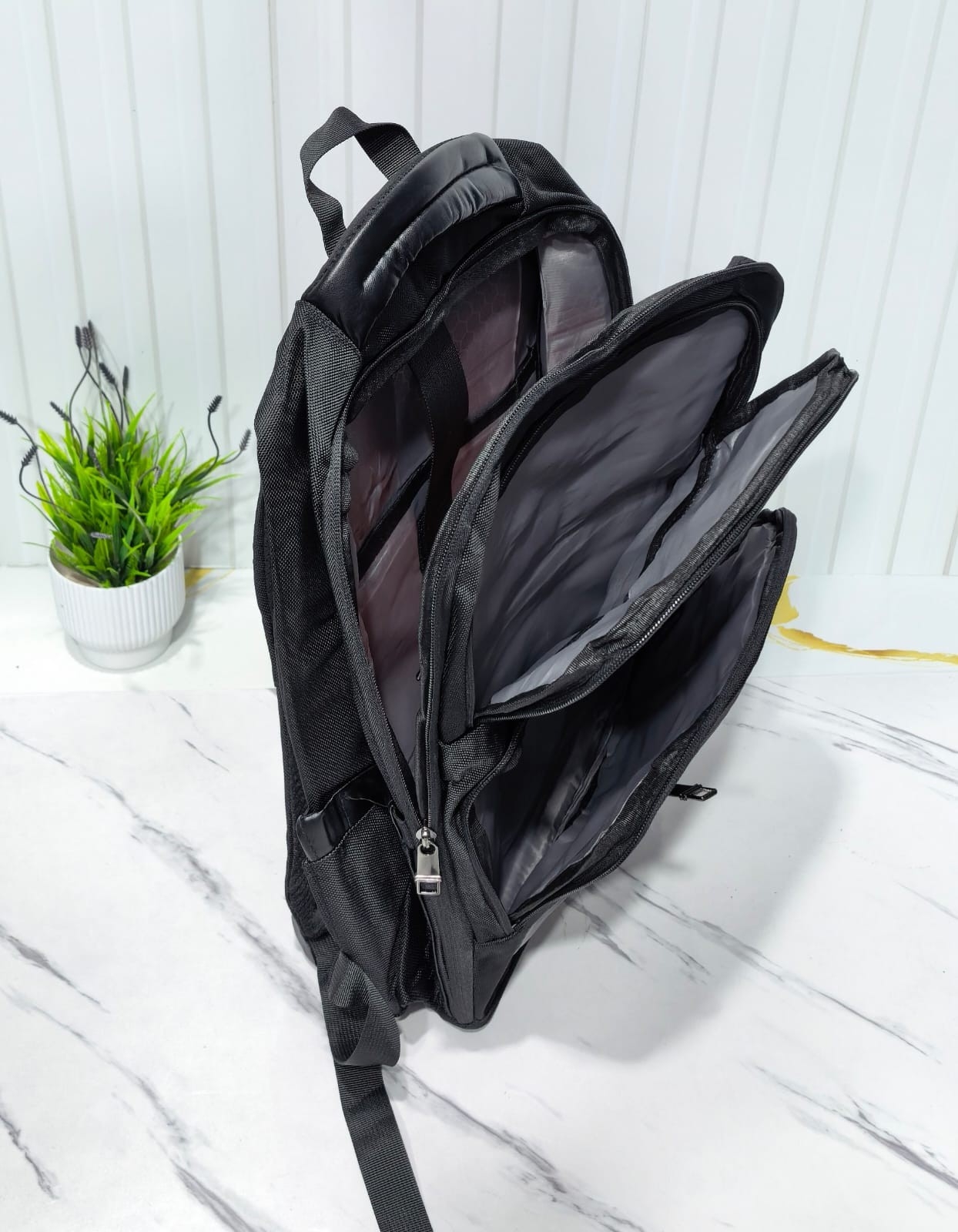 Mochilas  Reforzada de Hombre Impermeable
porta Lapto. Excelente Calidad. - Imagen 6