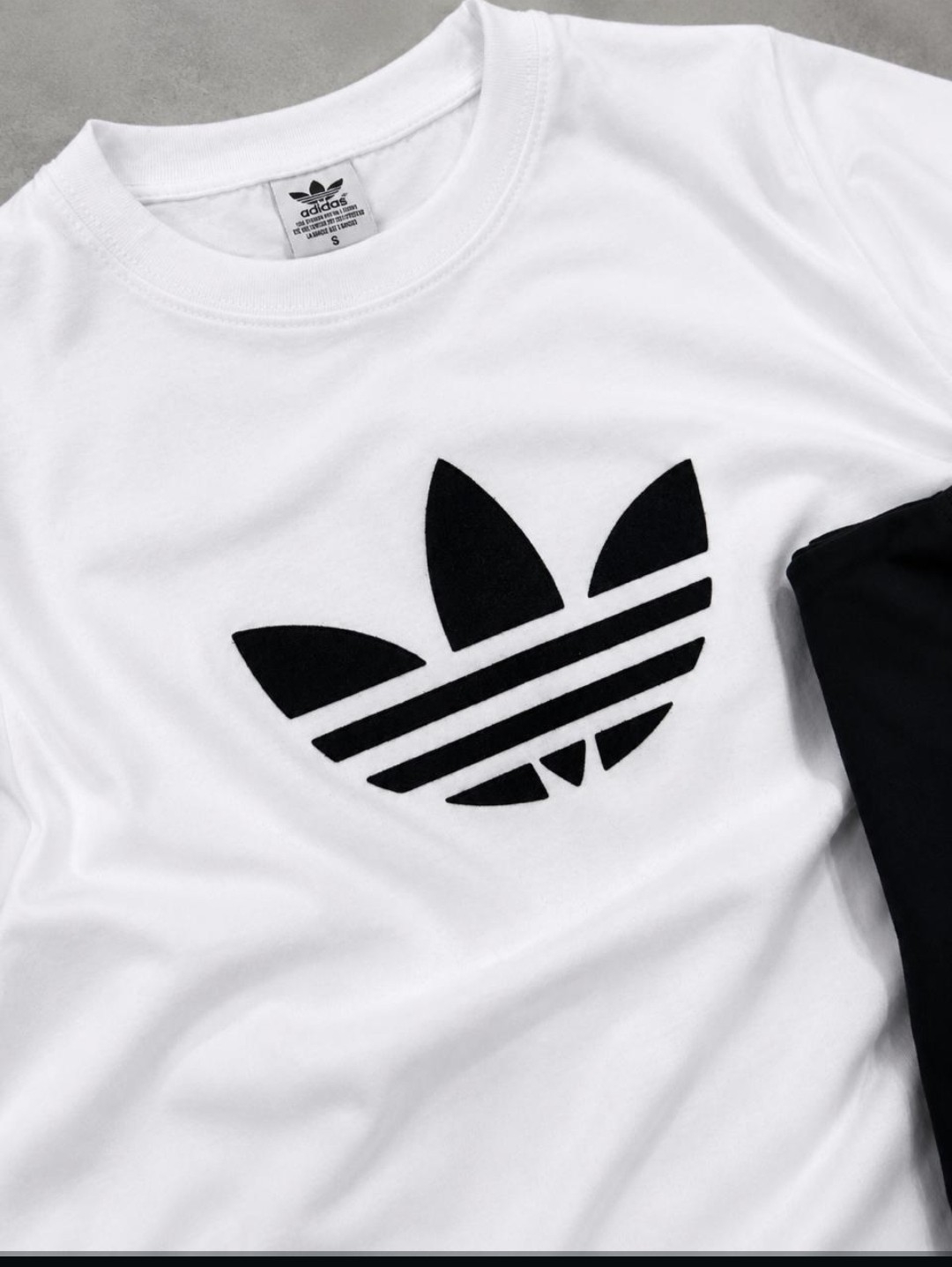 Remera Premiun de Hombre Detalles de Flock - Imagen 2