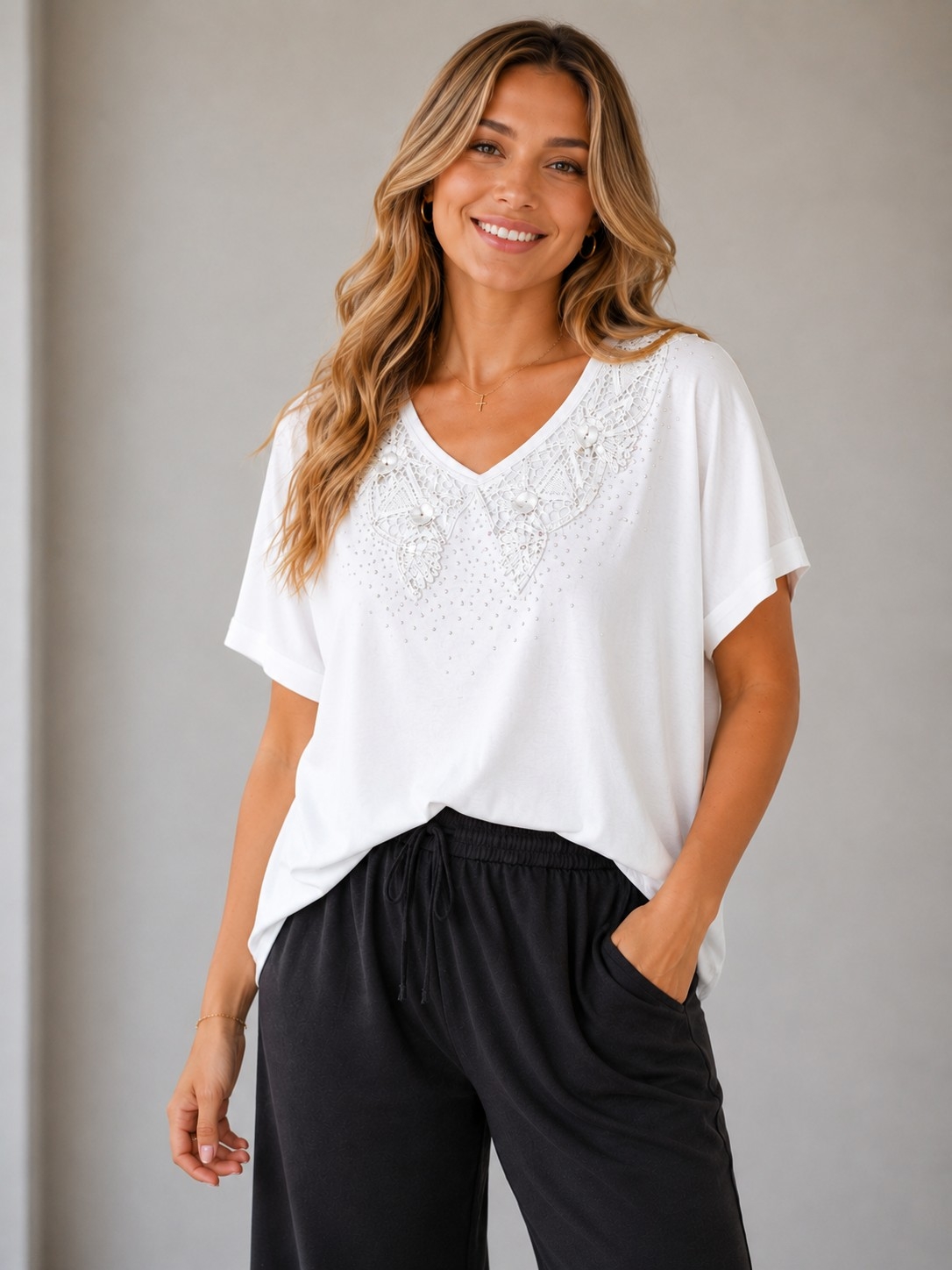 Remera con Broderie y Strass - Imagen 2