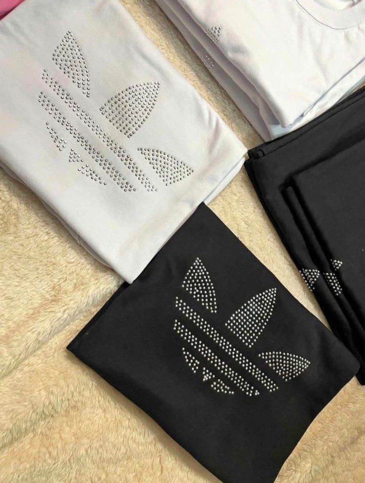 Remeras Premium con Estras - Imagen 8