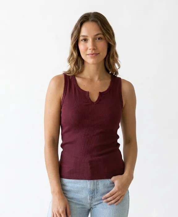 Musculosa Cuello Hendido