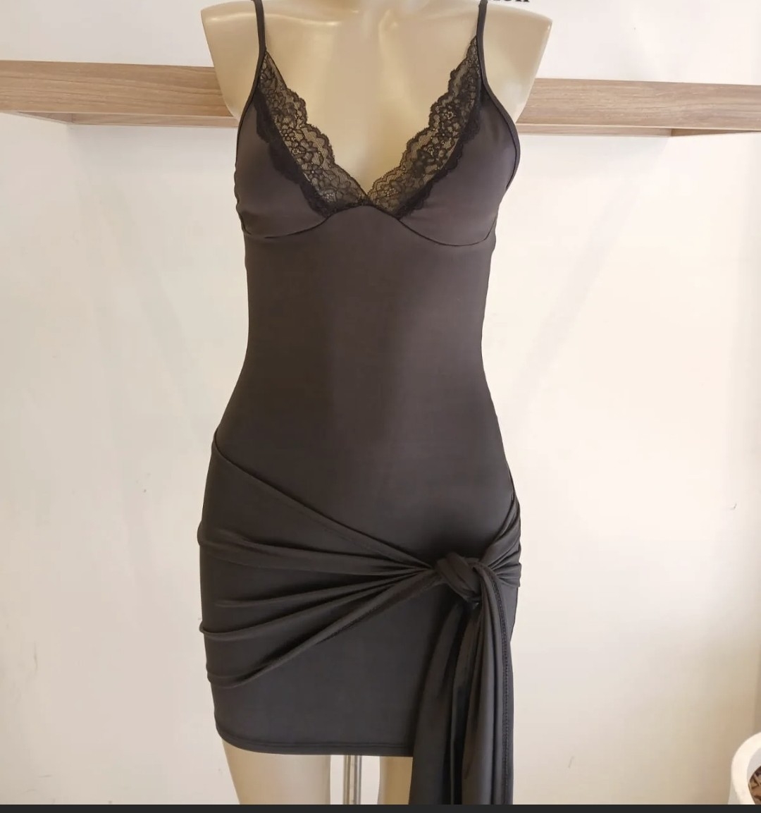 Mini Vestido Escote en V con Puntillas - Imagen 2