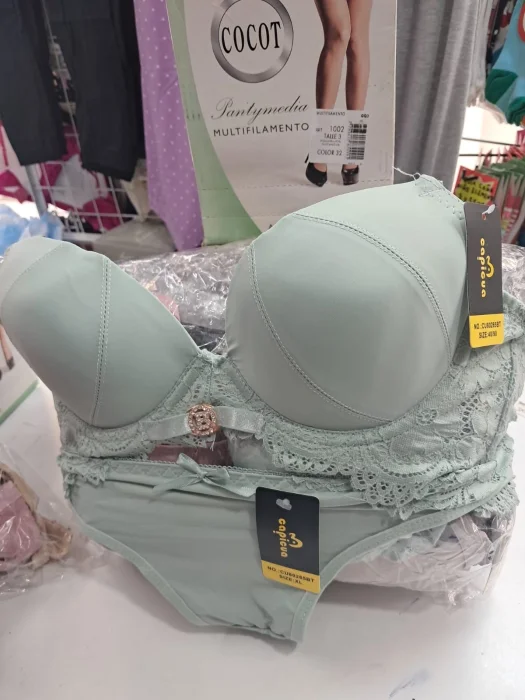 Conjunto Laycra Copa B con Tiras de Encaje y Costuras