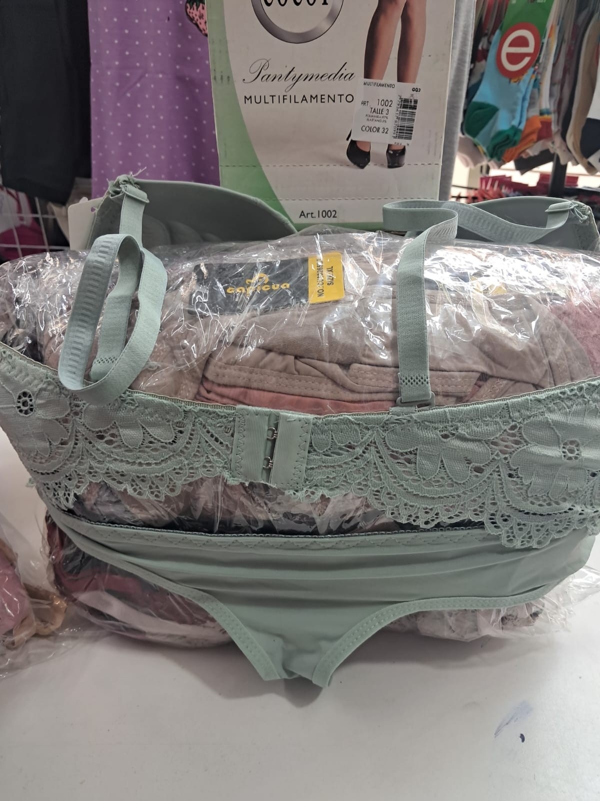 Conjunto Laycra Copa B con Tiras de Encaje y Costuras - Imagen 2
