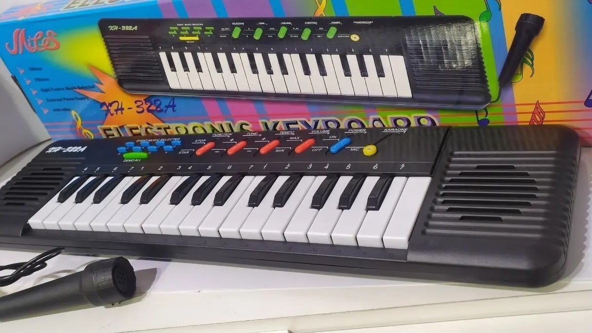 Musical Piano Teclado C Microfono 31 Teclas Ritmos Color Negro - Imagen 1