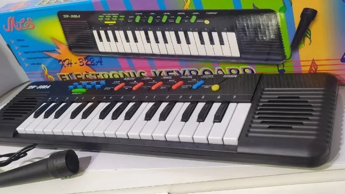 Musical Piano Teclado C Microfono 31 Teclas Ritmos Color Negro