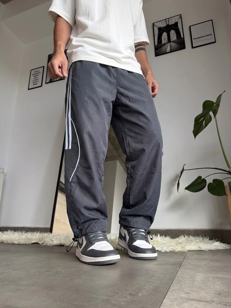 Baggy Rompeviento con Lineas - Imagen 1