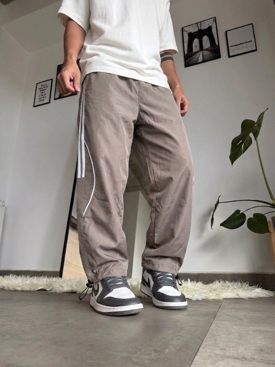 Baggy Rompeviento con Lineas - Imagen 2