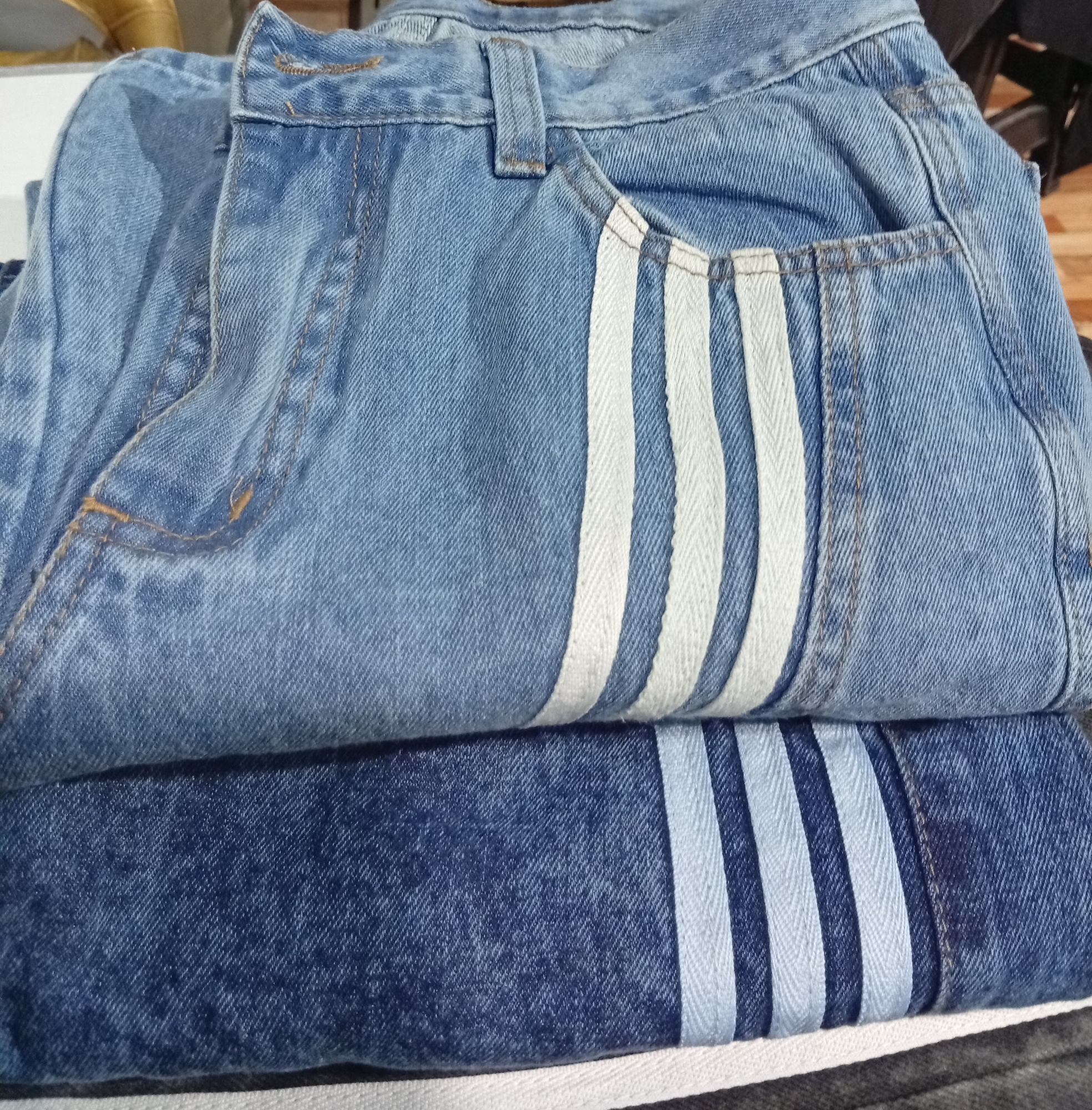 Wideleg con Recortes y Tiras - Imagen 3