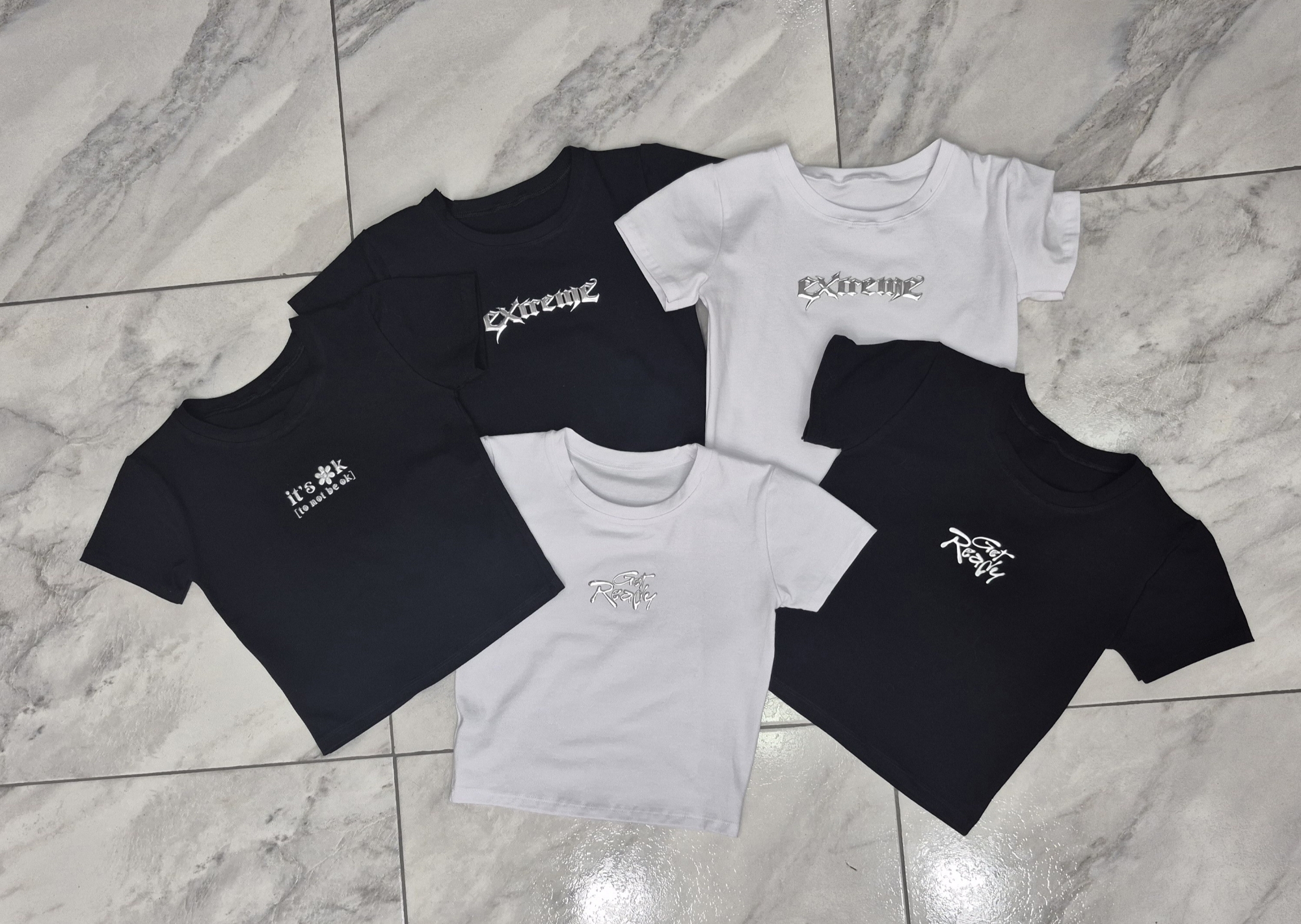 Baby Tee con Aplique - Imagen 2