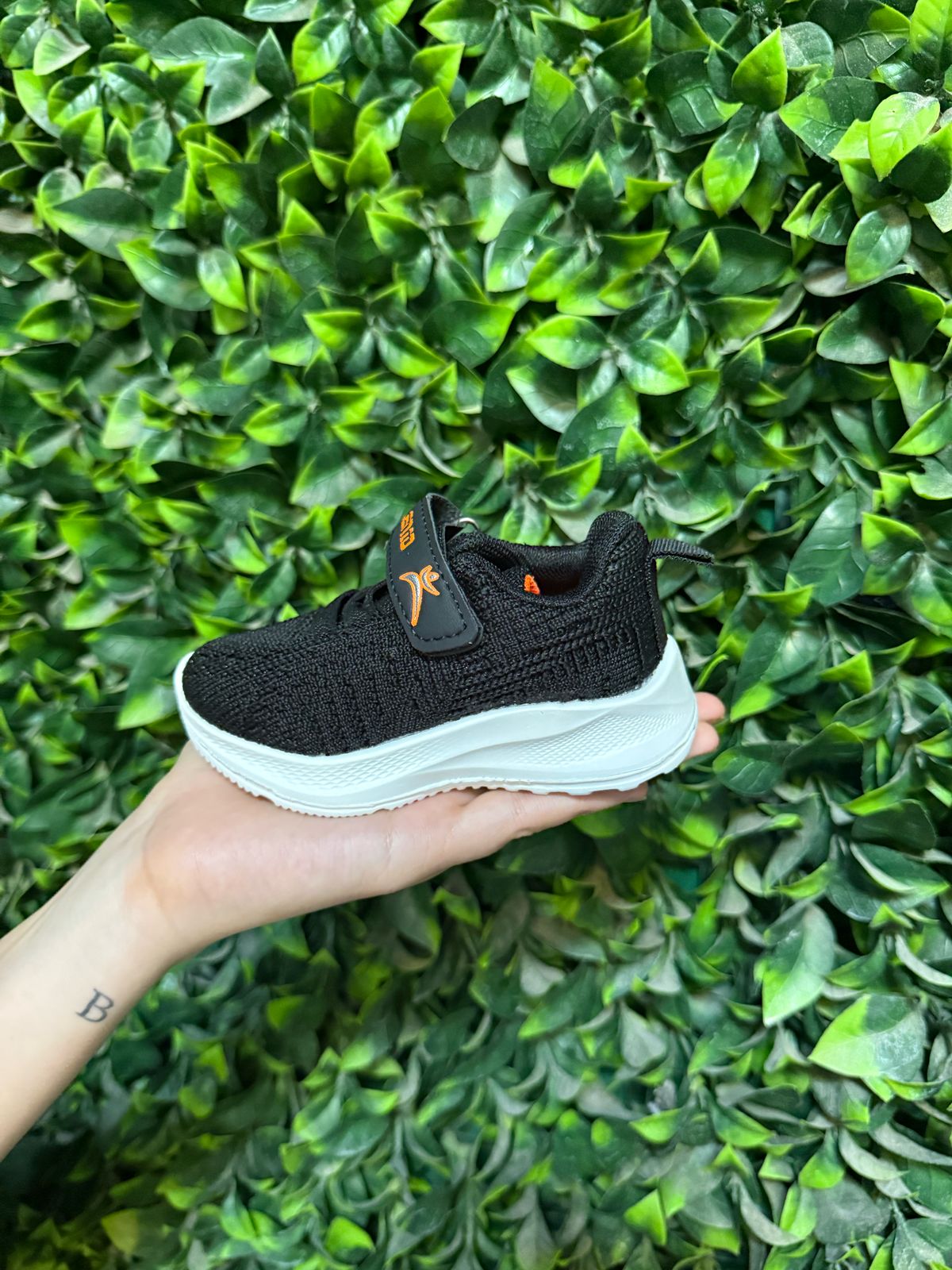 Zapatillas con Abrojo - Negro%20con%20naranja.jpg