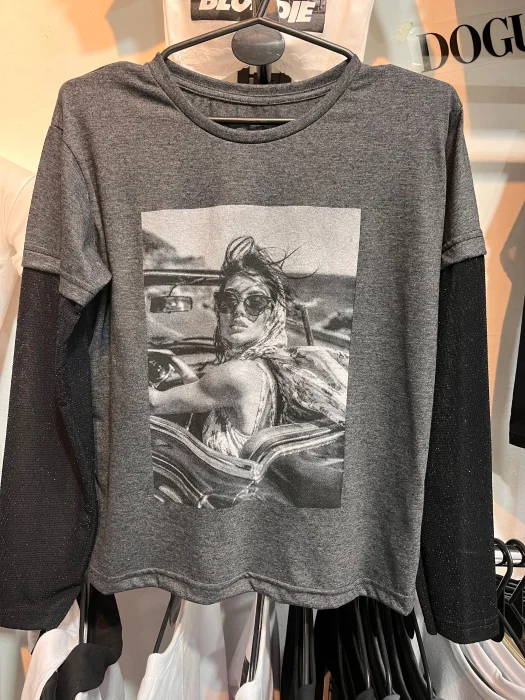 Remera Corte Clásico con Mangas de Tul con Brillo 003 Penelope Cruz