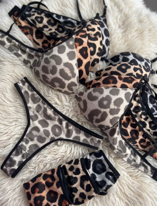 Conjunto Triangulo Animal Print