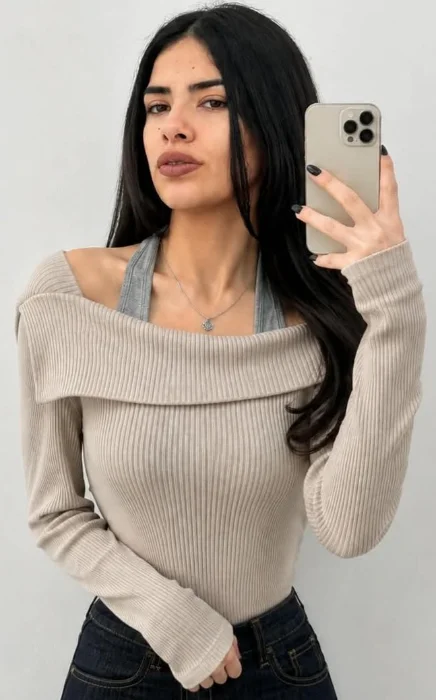 Polera  ,cuello Bote