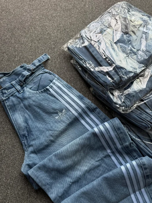 Jeans Baggi Ad Bordado