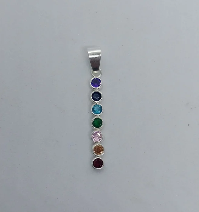Dije 7 Chacras de Plata y Cubic.