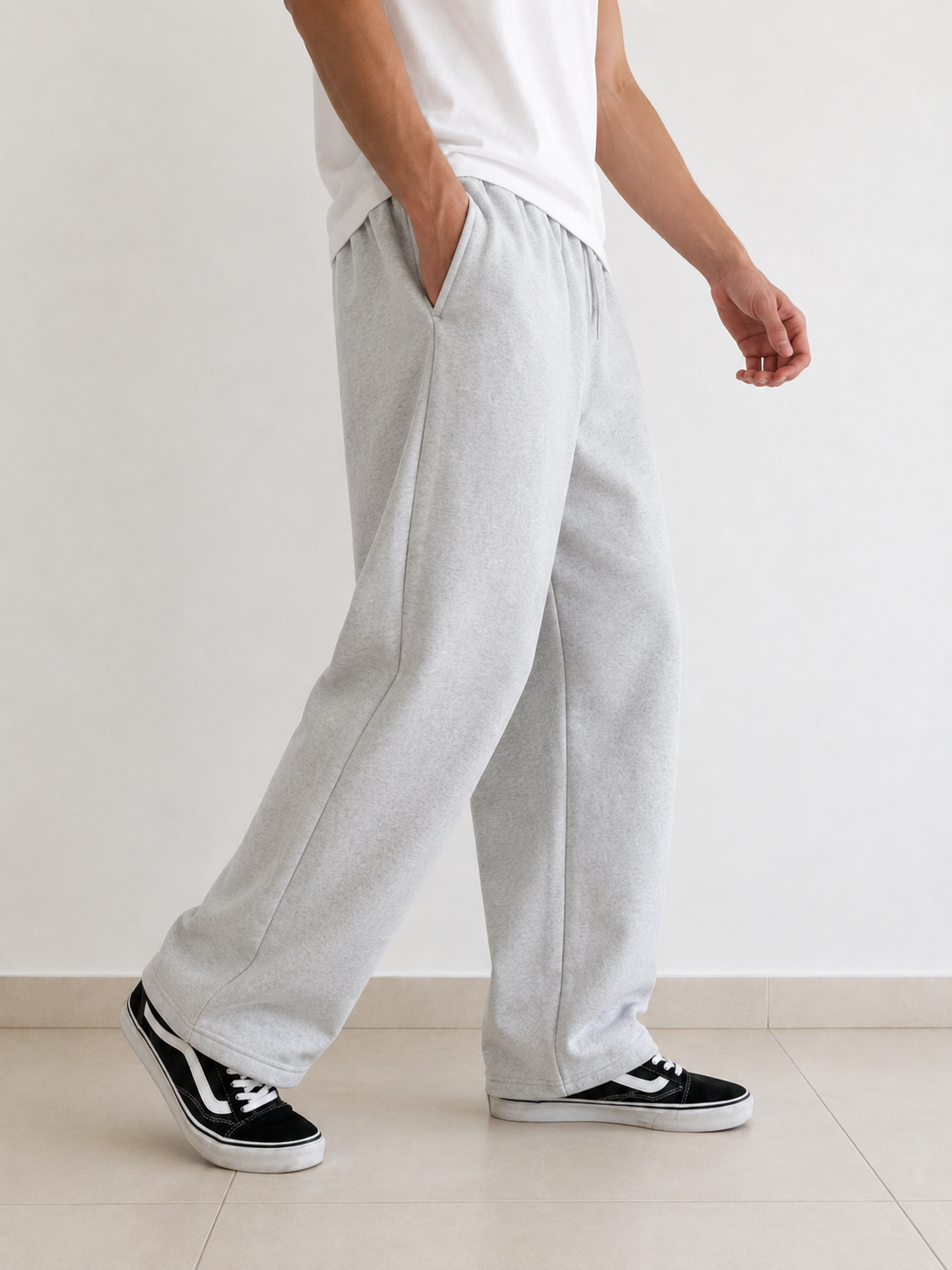 Baggy Frizado - Paso%20casual%20con%20sudadera%20gris.png