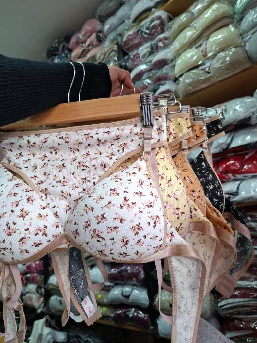 Conjunto Triangulo Floreado Nude