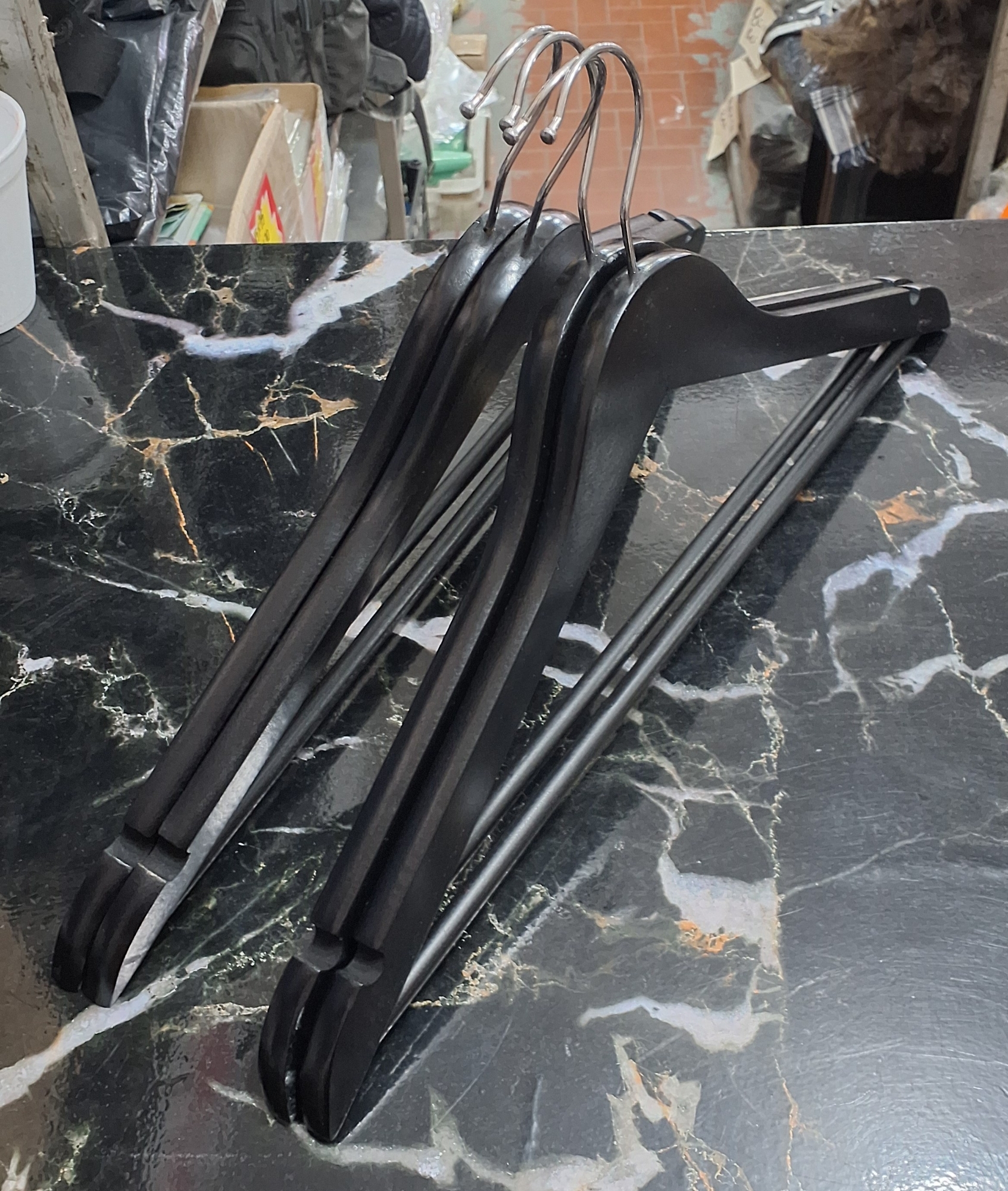 Perchas de Madera Negra - Imagen 3
