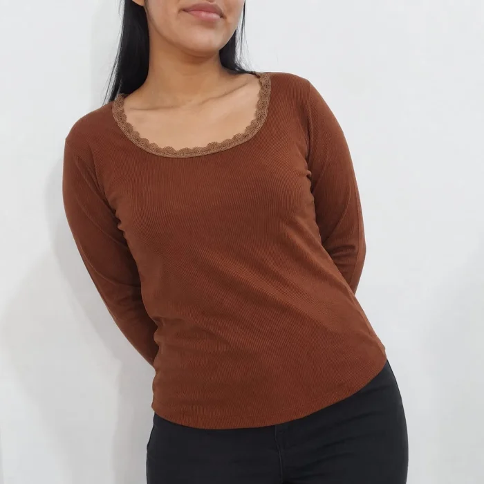 Remera Manga Larga de Morly con Puntilla