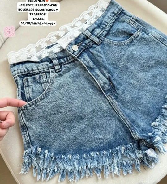 Shorts Playero con Encaje