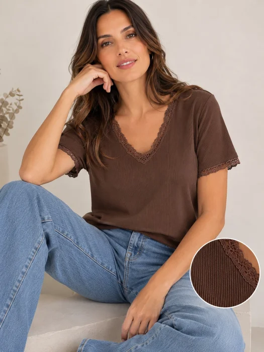 Remera con Puntilla