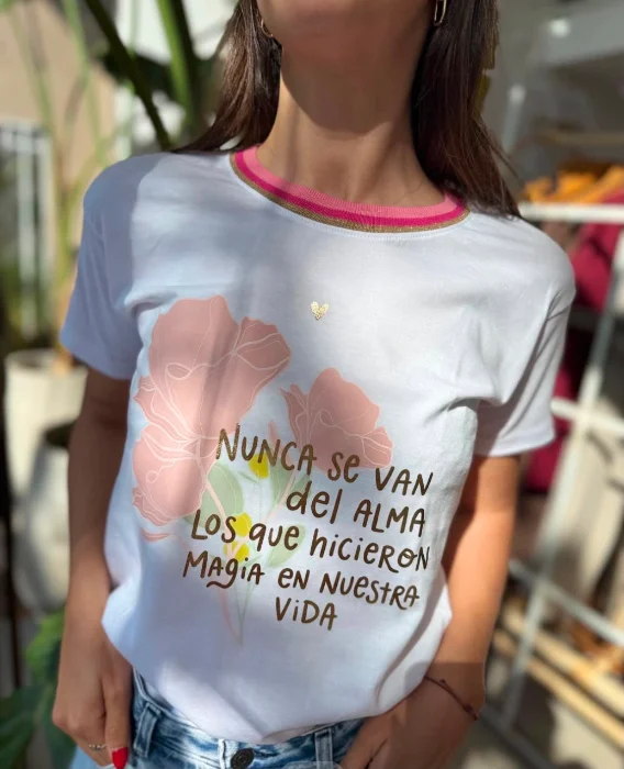 Remera con Cuello Tejido