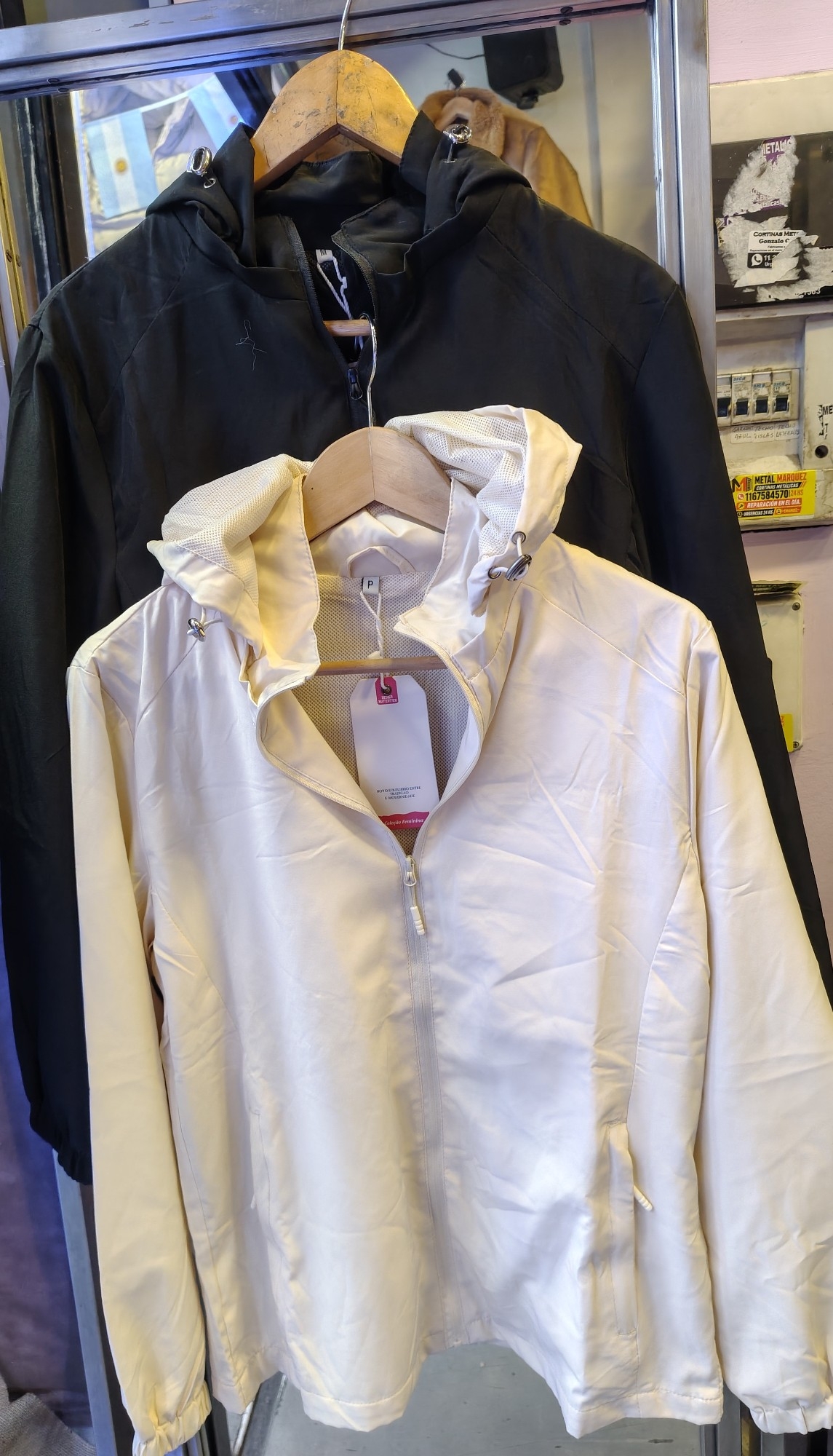 Campera Rompeviento Deportiva - Imagen 2