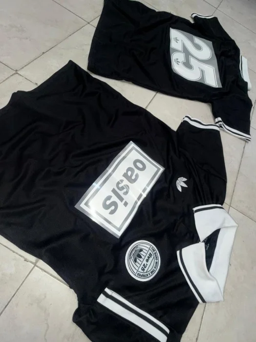 Camisetas Oasis Negra
