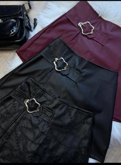 Short  Falda de Cuerina