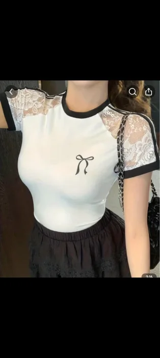 Remera con Manga de Encaje