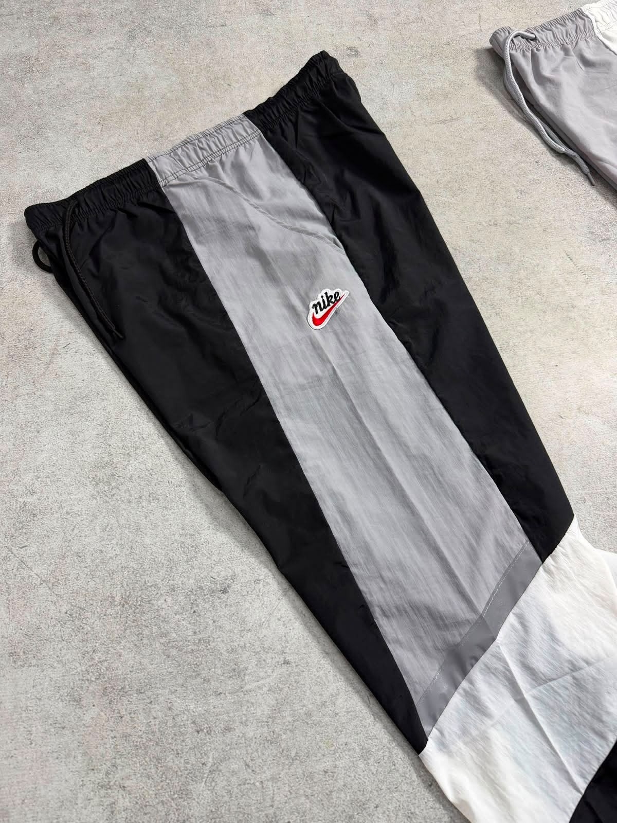 Pantalón Nike Retro Importado - Imagen 3