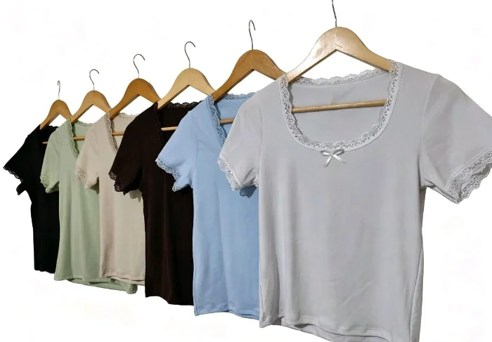 Remera Mellvin Cuello "c"puntilla
