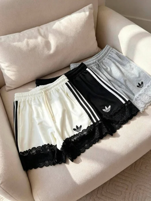 Short Adidas con Encaje