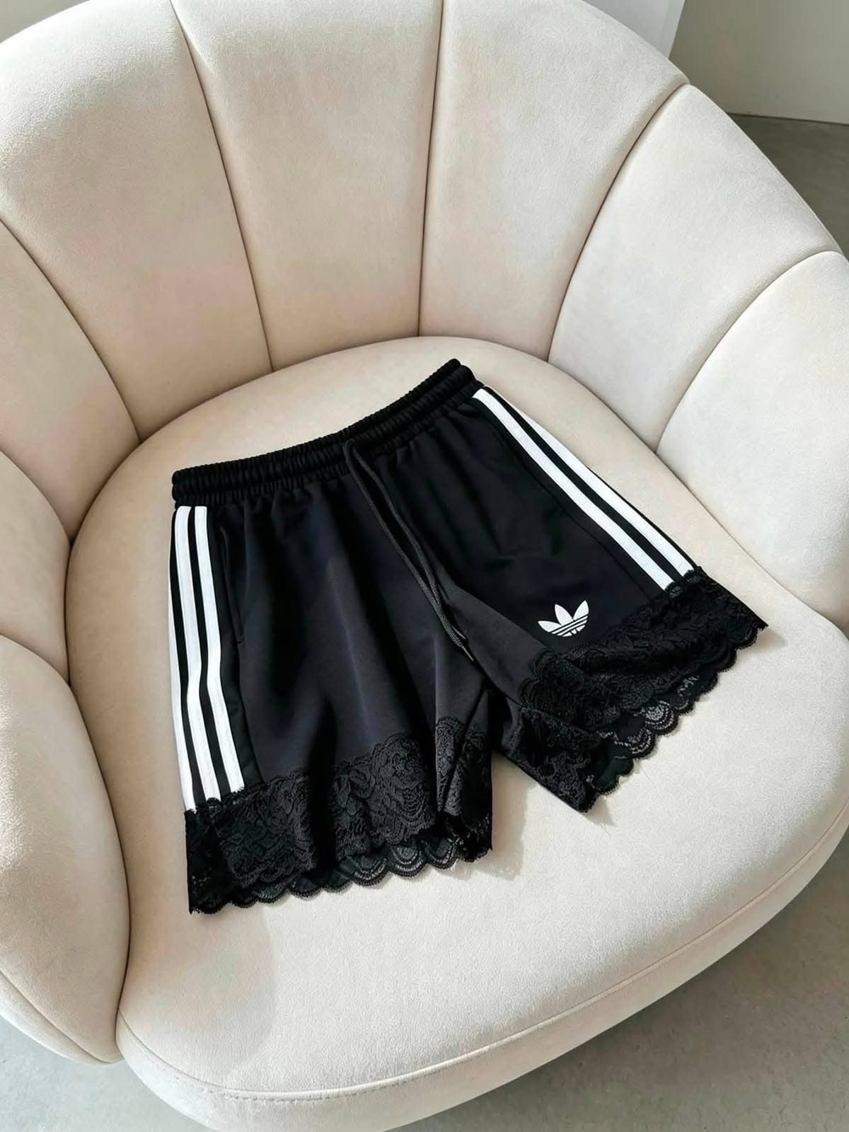 Short Adidas con Encaje - OOO.jpeg