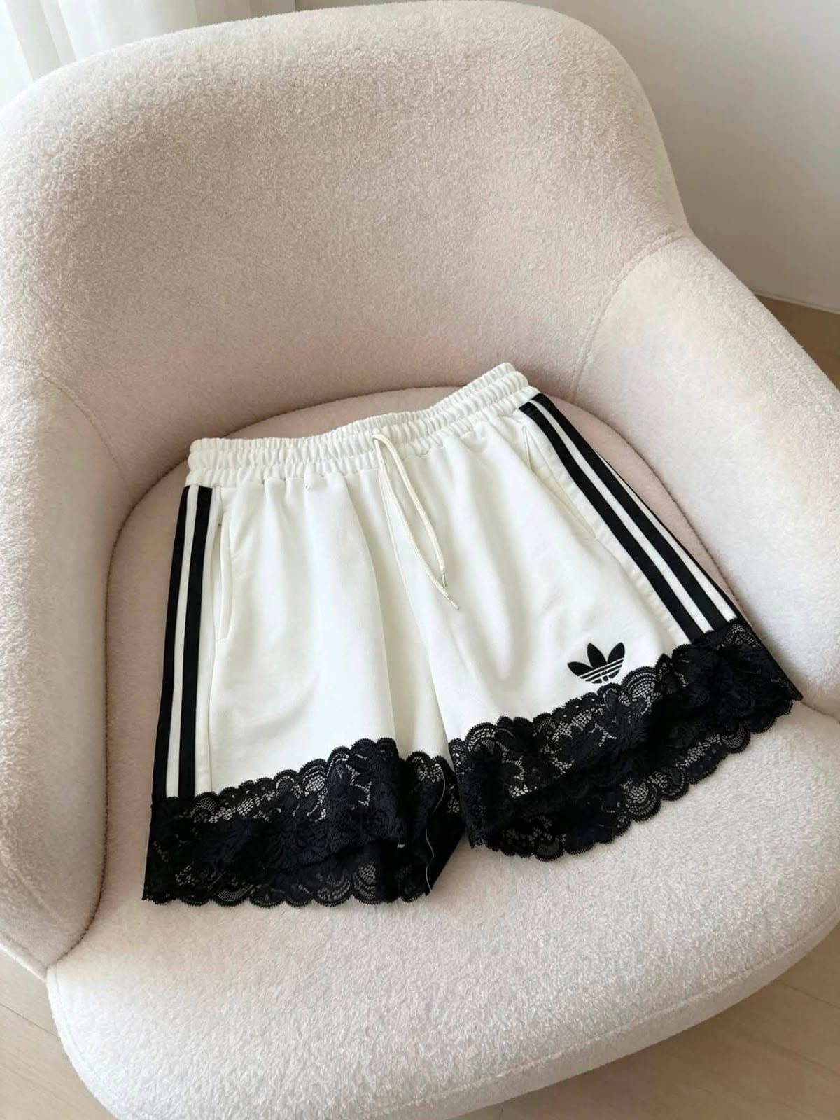 Short Adidas con Encaje - K.jpeg