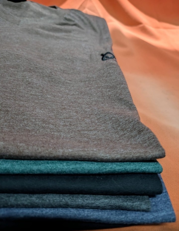 Remera Escote V Hombre Talles Especiales - Imagen 3